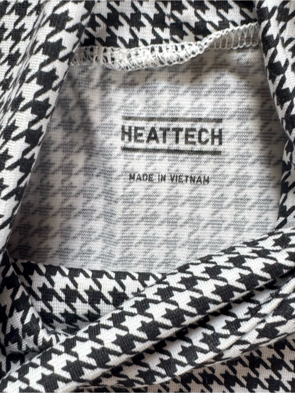 Uniqlo Black and White Houndstooth Long Sleeve Mock Neck Top,Size Small - Picture 7 of 8